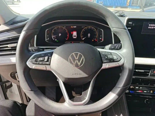 Volkswagen Tiguan L — Фото автомобиля 10