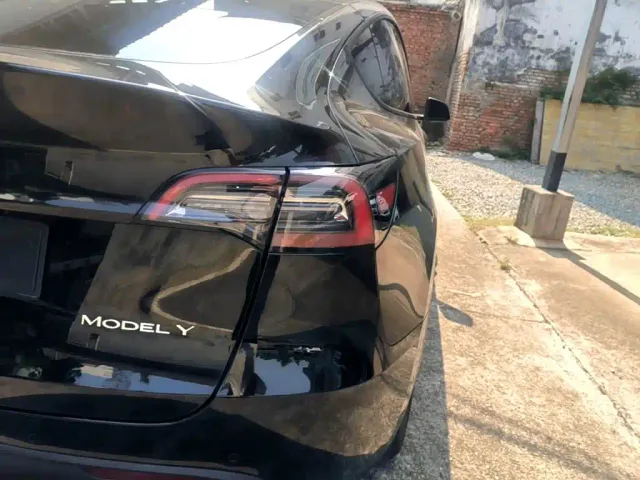 Tesla Model Y — Фото автомобиля 7