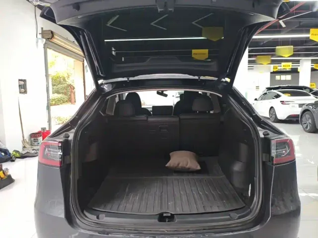 Tesla Model Y — Фото автомобиля 18
