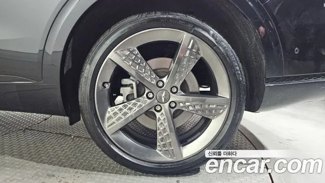 Genesis GV70 2.5T Бензин 2WD — Фото автомобиля 18