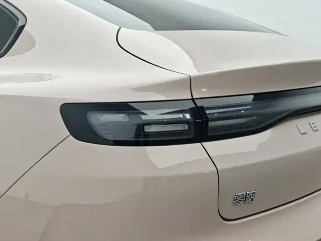 Leapmotor B01 — Фото автомобиля 14