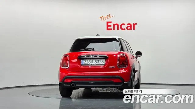 Mini Cooper Cooper 5 дверей Classic — Фото автомобиля 4
