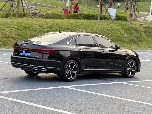 Volkswagen Passat — Фото автомобиля 4