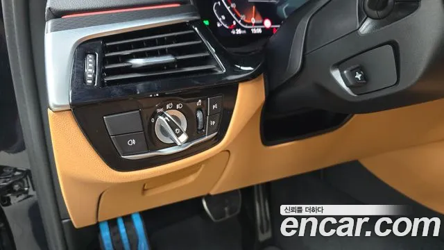 BMW 5-Series — Фото автомобиля 25