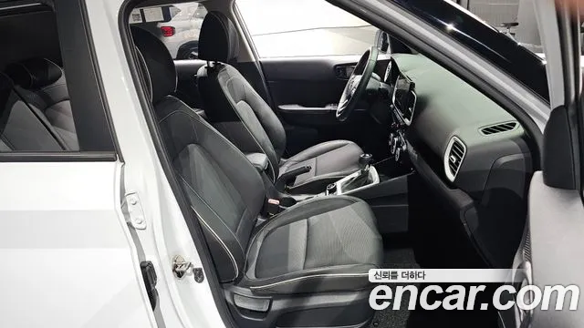 Hyundai Venue — Фото автомобиля 16