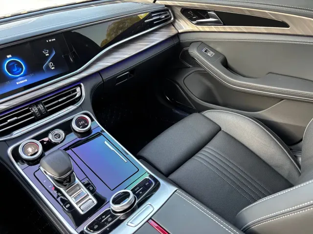 Hongqi H9 — Фото автомобиля 10