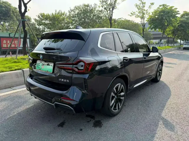 BMW iX3 — Фото автомобиля 4