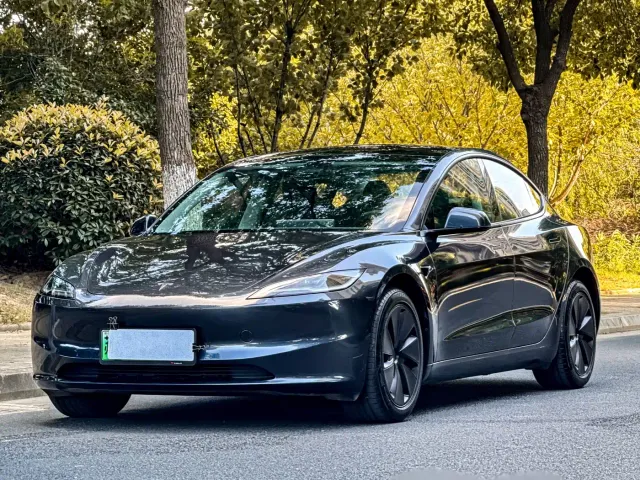 Фотография автомобиля — Tesla Model 3