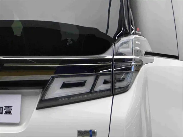 Toyota Vellfire — Фото автомобиля 6