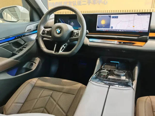 BMW 5 Series — Фото автомобиля 24
