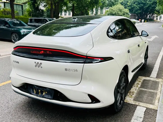 IM Motors LS6 — Фото автомобиля 7