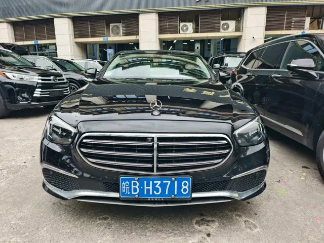 Mercedes-Benz E-Class — Фото автомобиля 2