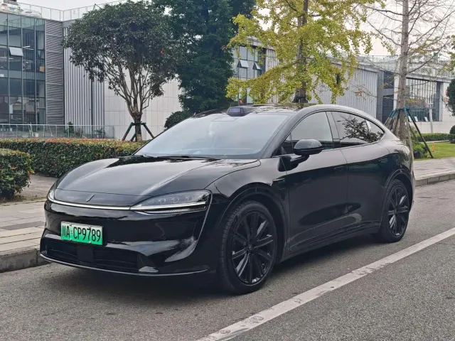 Фотография автомобиля — Luxeed R7