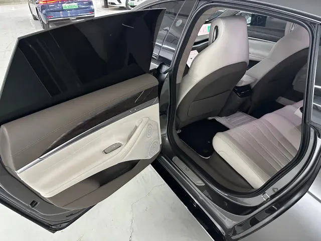 IM Motors L7 — Фото автомобиля 18