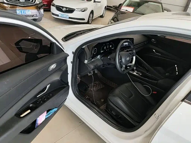 Hyundai Elantra — Фото автомобиля 11