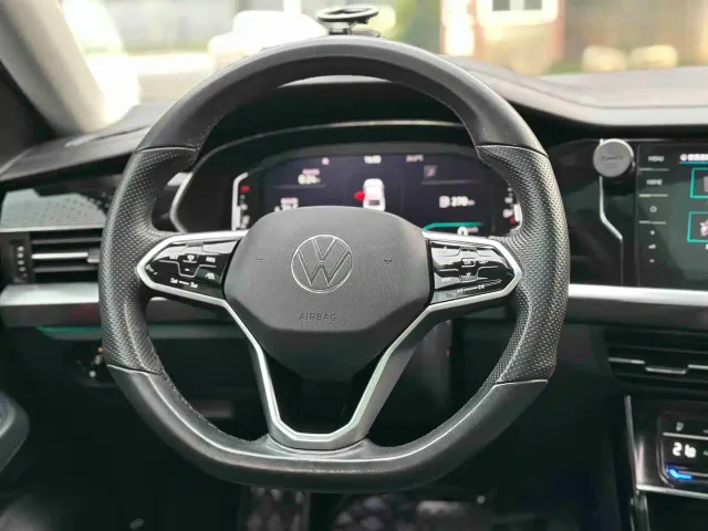 Volkswagen Passat — Фото автомобиля 21