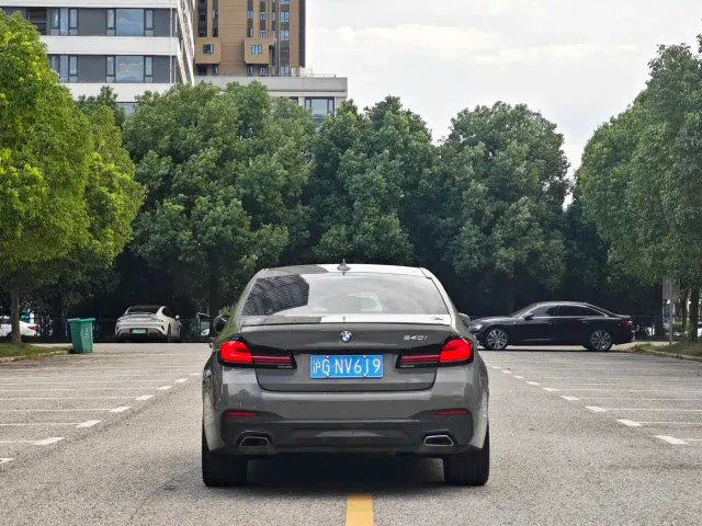 BMW 5 Series — Фото автомобиля 8