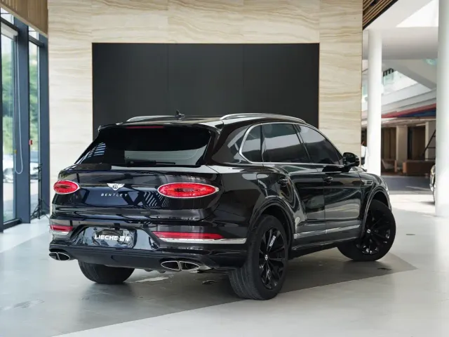 Bentley Bentayga — Фото автомобиля 15
