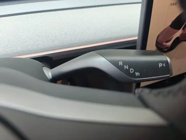 Tesla Model Y — Фото автомобиля 13