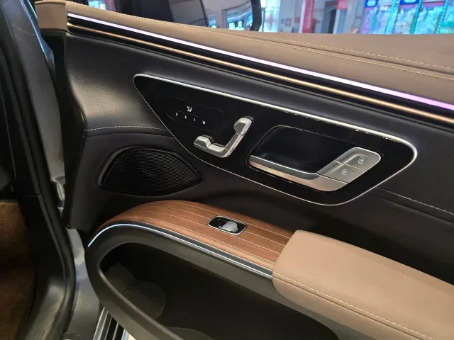 Mercedes-Benz EQS SUV — Фото автомобиля 11