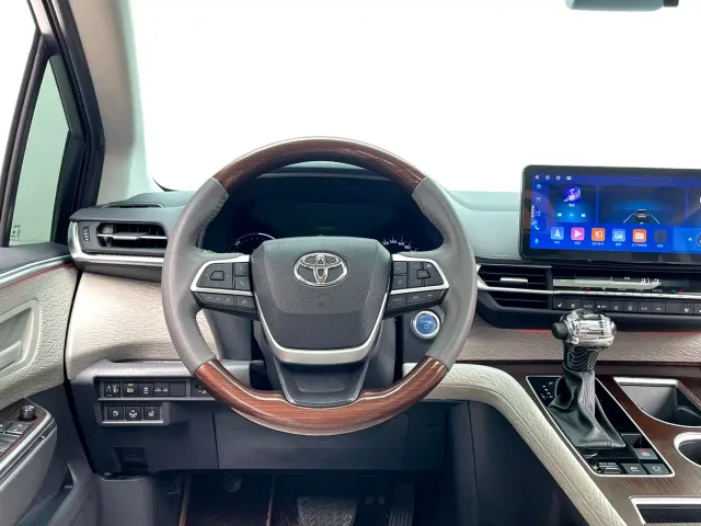 Toyota Sienna — Фото автомобиля 13