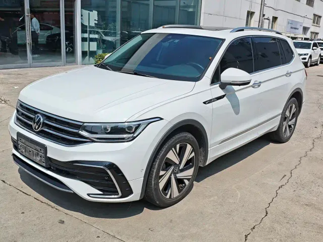 Фотография автомобиля — Volkswagen Tiguan L