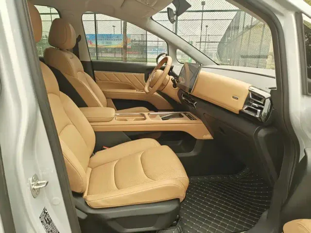 Wuling Starlight 730 — Фото автомобиля 24