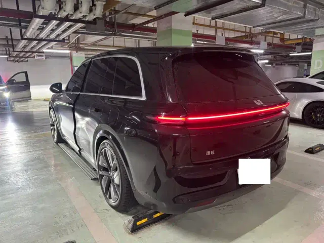 Li Auto L8 — Фото автомобиля 9