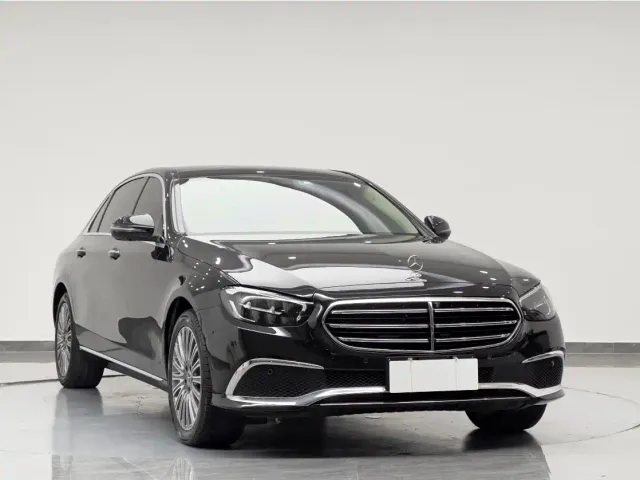 Mercedes-Benz E-Class — Фото автомобиля 3