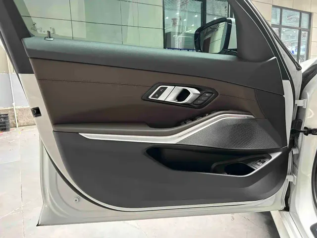 BMW 3 Series — Фото автомобиля 16