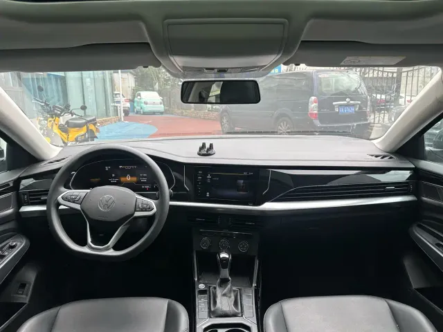 Volkswagen Passat — Фото автомобиля 15
