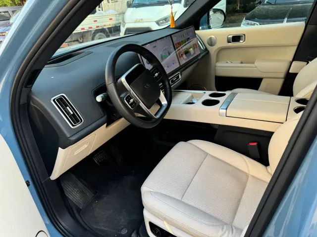 Li Auto L8 — Фото автомобиля 4