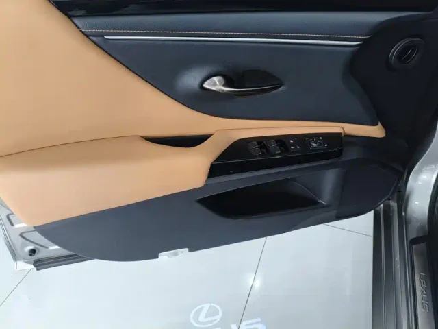 Lexus ES — Фото автомобиля 7