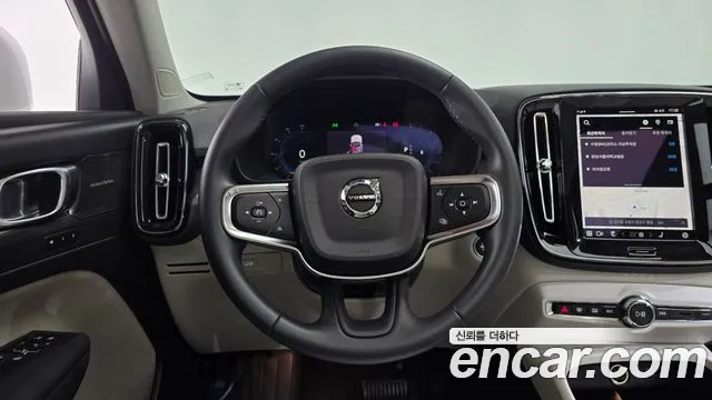 Volvo XC40 — Фото автомобиля 18