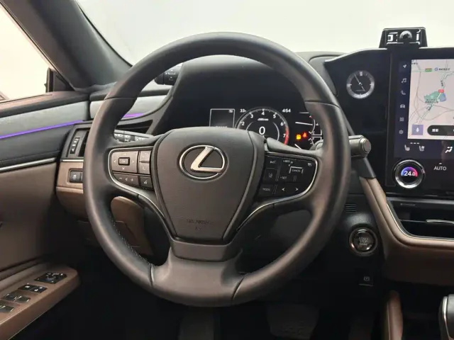 Lexus ES — Фото автомобиля 12