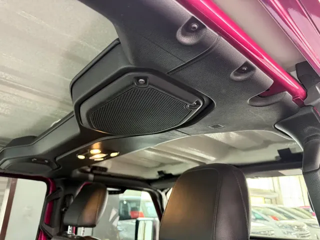 Jeep Wrangler — Фото автомобиля 10