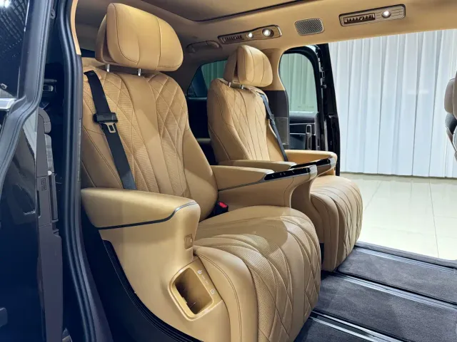 Denza D9 — Фото автомобиля 13