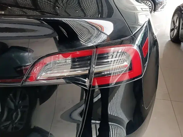 Tesla Model Y — Фото автомобиля 7