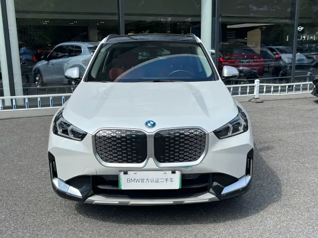 BMW iX1 — Фото автомобиля 2