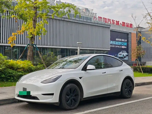Фотография автомобиля — Tesla Model Y