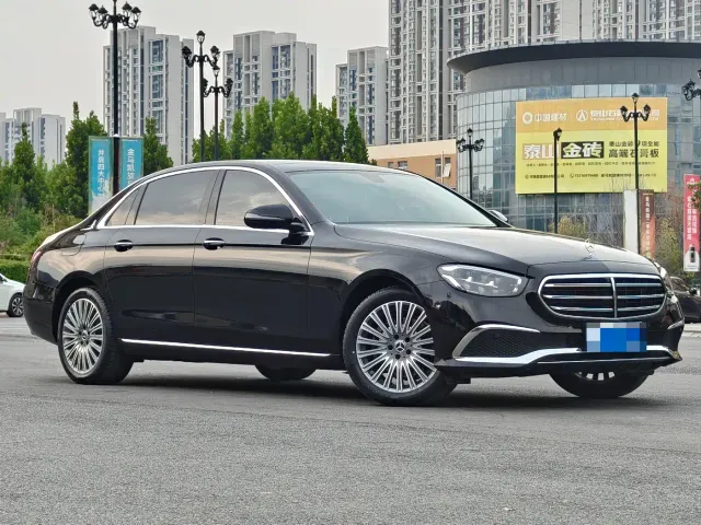 Mercedes-Benz E-Class — Фото автомобиля 3