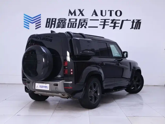 Land Rover Defender — Фото автомобиля 7