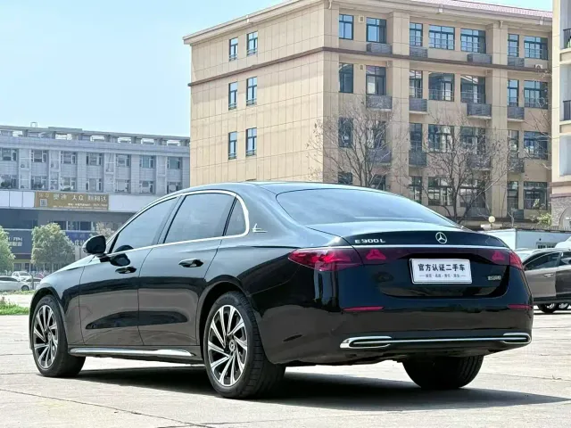Mercedes-Benz E-Class — Фото автомобиля 7