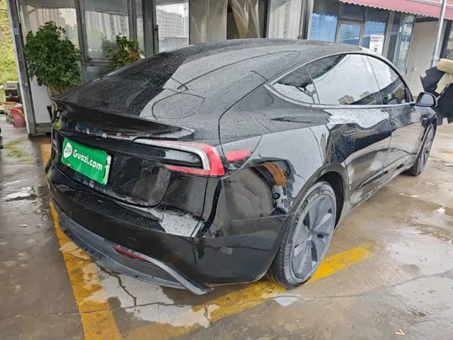 Tesla Model 3 — Фото автомобиля 6