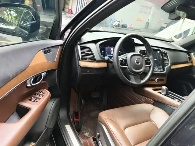 Volvo XC90 — Фото автомобиля 15