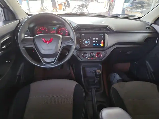 Wuling Hongguang — Фото автомобиля 9