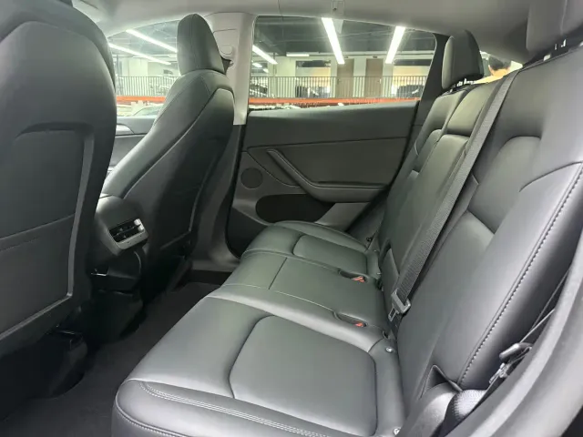 Tesla Model Y — Фото автомобиля 16