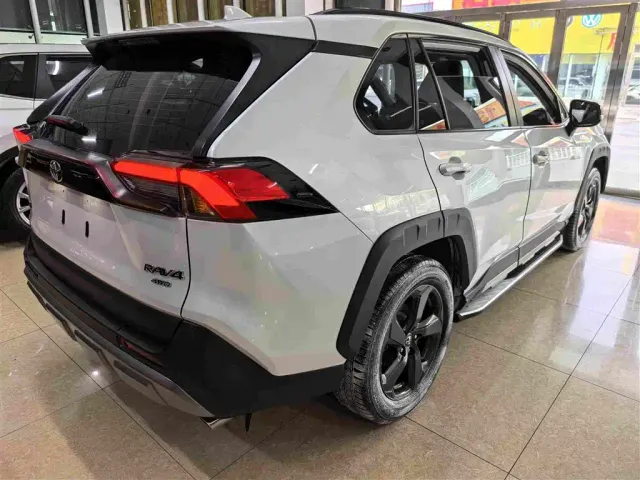 Toyota RAV4 — Фото автомобиля 15