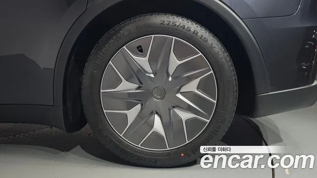 Tesla Model Y — Фото автомобиля 20