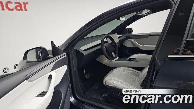 Tesla Model Y — Фото автомобиля 10